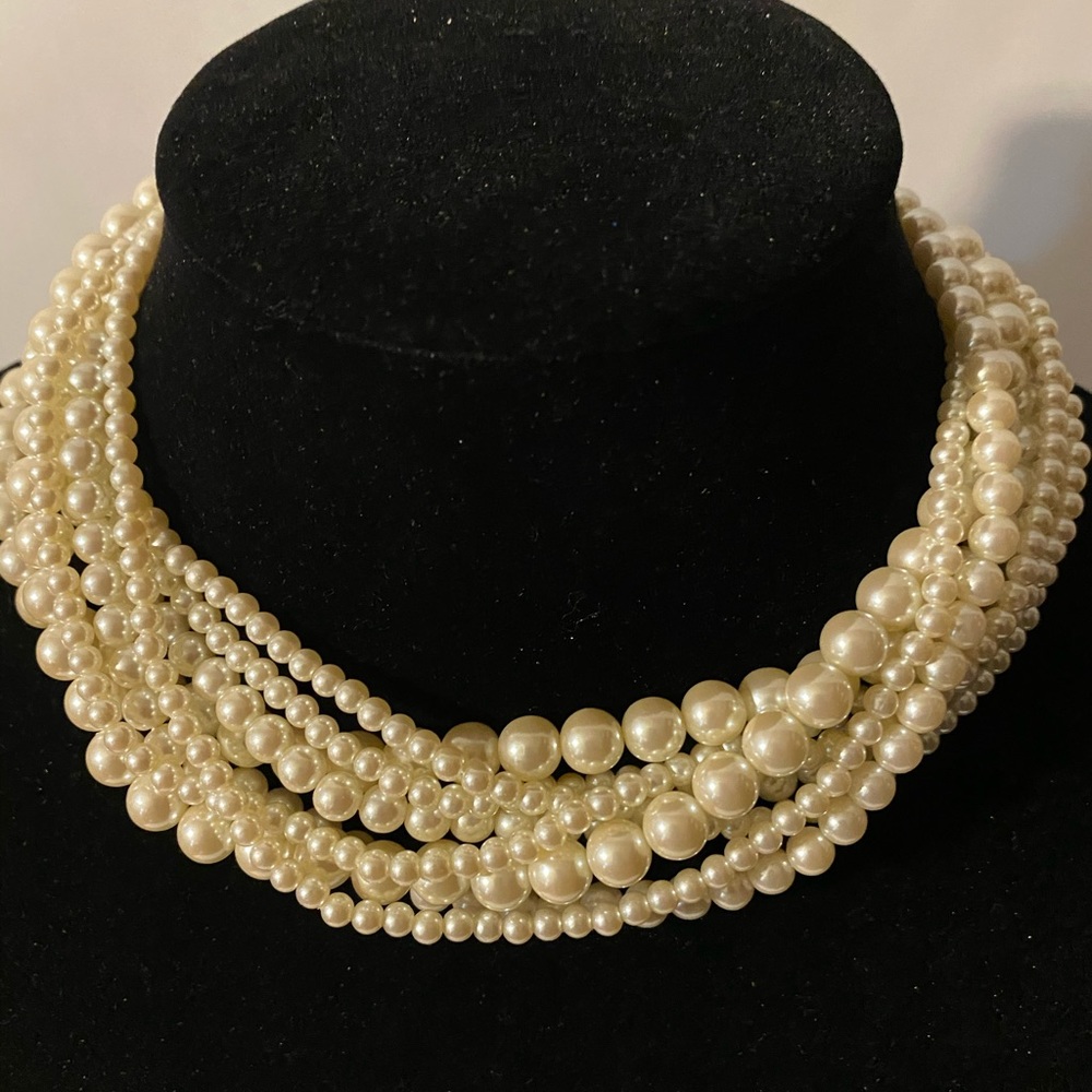 Vintage faux pearl necklace